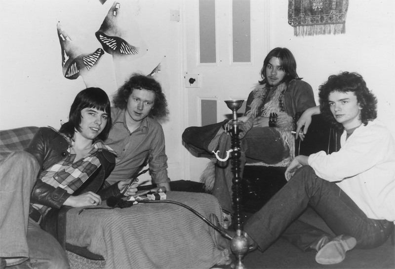 Pipe Dream - the Band - Looking at a Hubbly Bubbly